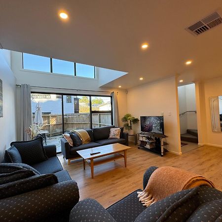 No Party Allowed, Entire Brand New 3 Bedroom Townhouse, Free Unlimited Fibre Wifi And Free Parking Wellington Buitenkant foto