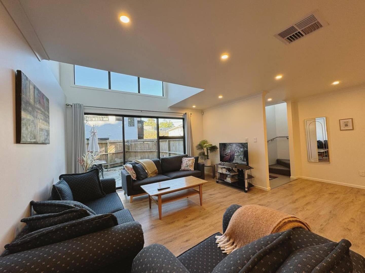 No Party Allowed, Entire Brand New 3 Bedroom Townhouse, Free Unlimited Fibre Wifi And Free Parking Wellington Buitenkant foto
