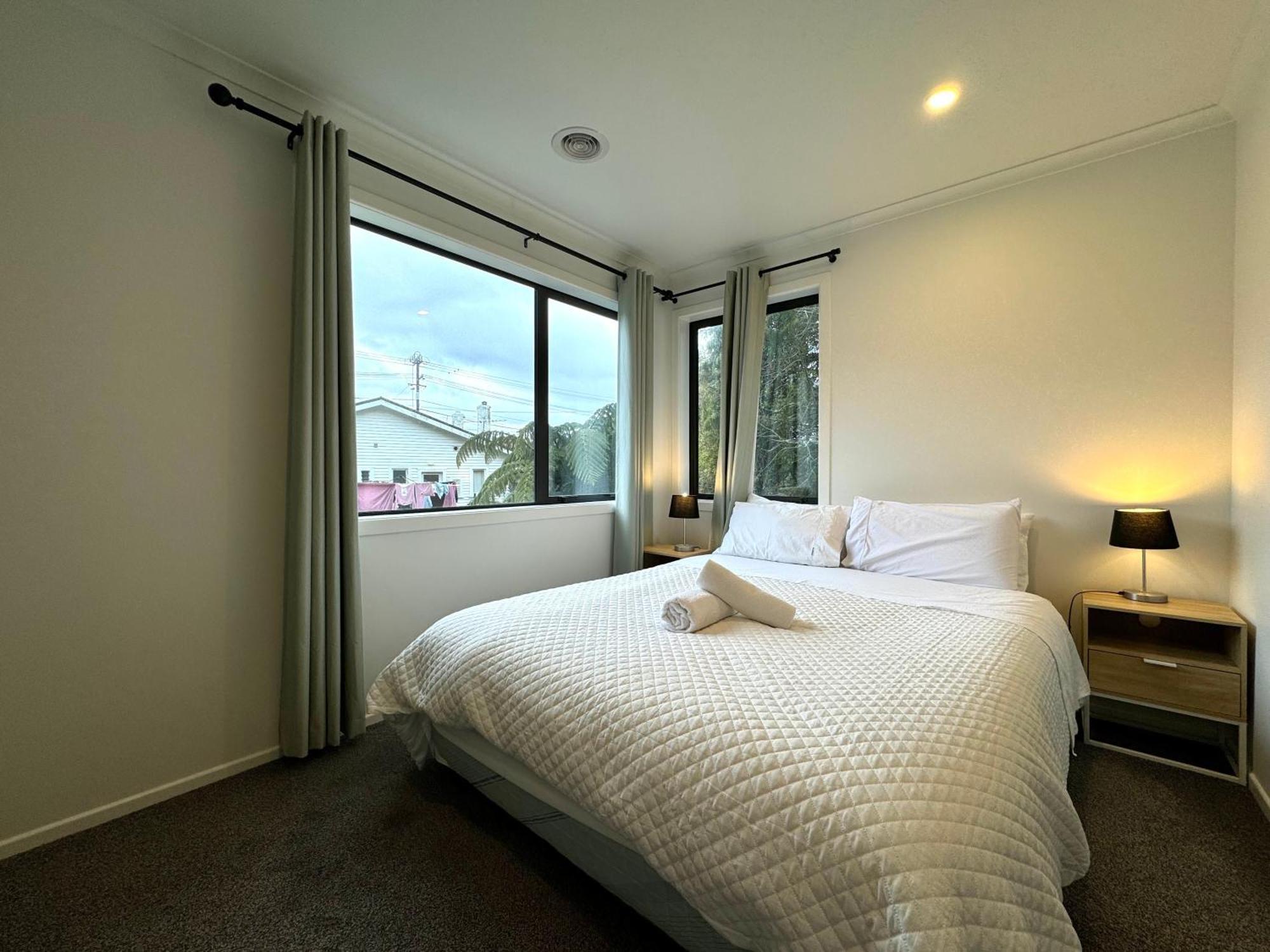 No Party Allowed, Entire Brand New 3 Bedroom Townhouse, Free Unlimited Fibre Wifi And Free Parking Wellington Buitenkant foto