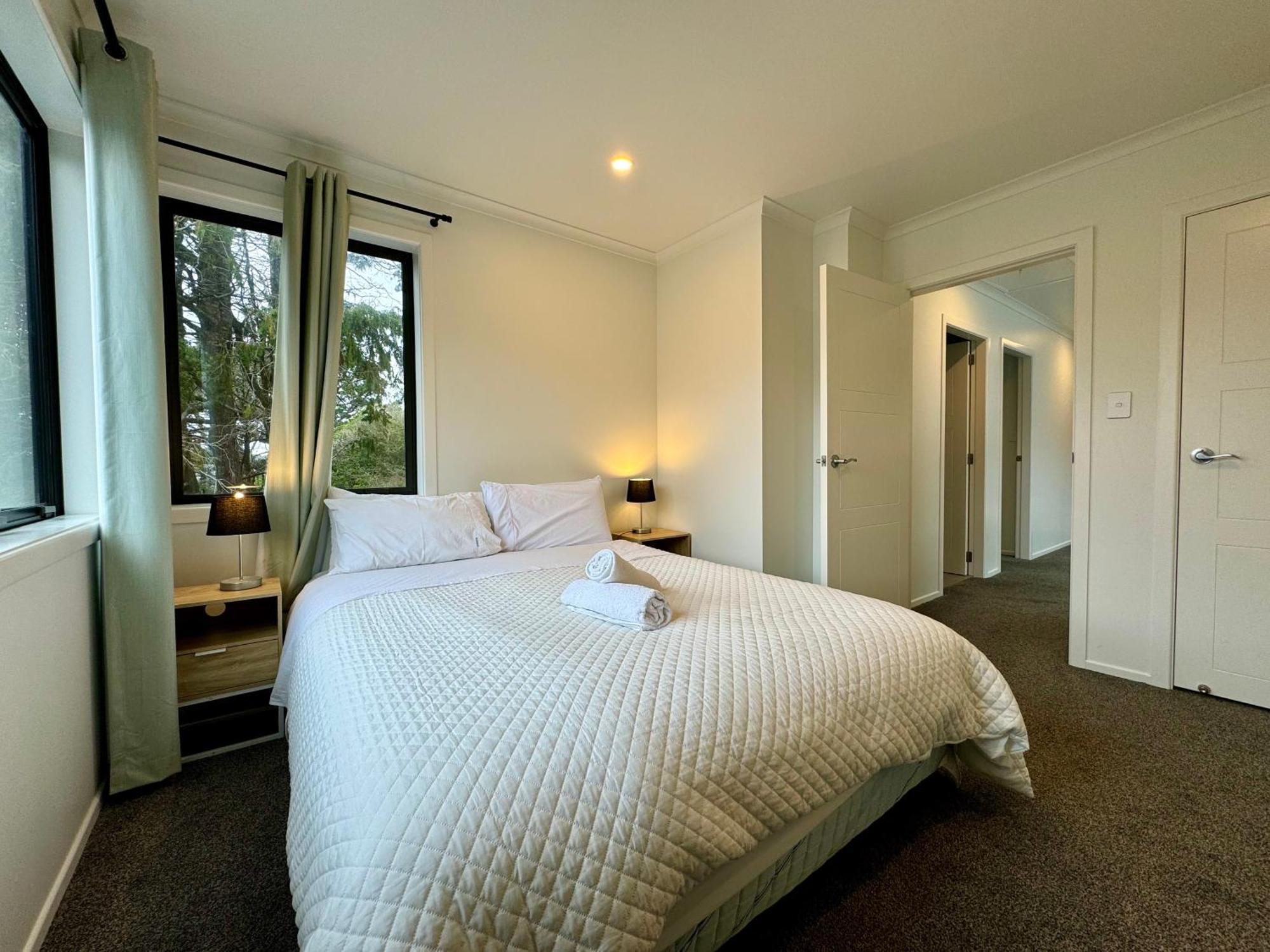 No Party Allowed, Entire Brand New 3 Bedroom Townhouse, Free Unlimited Fibre Wifi And Free Parking Wellington Buitenkant foto