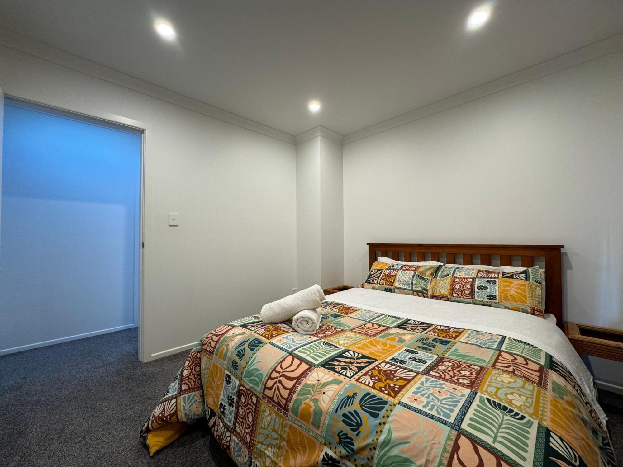 No Party Allowed, Entire Brand New 3 Bedroom Townhouse, Free Unlimited Fibre Wifi And Free Parking Wellington Buitenkant foto